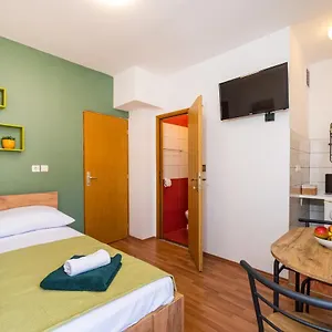 studio-and-rooms-zadar-city-wall.hotelinzadar.com/